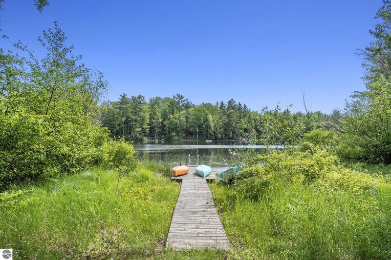 Private dock and kayaks on Perch Lake